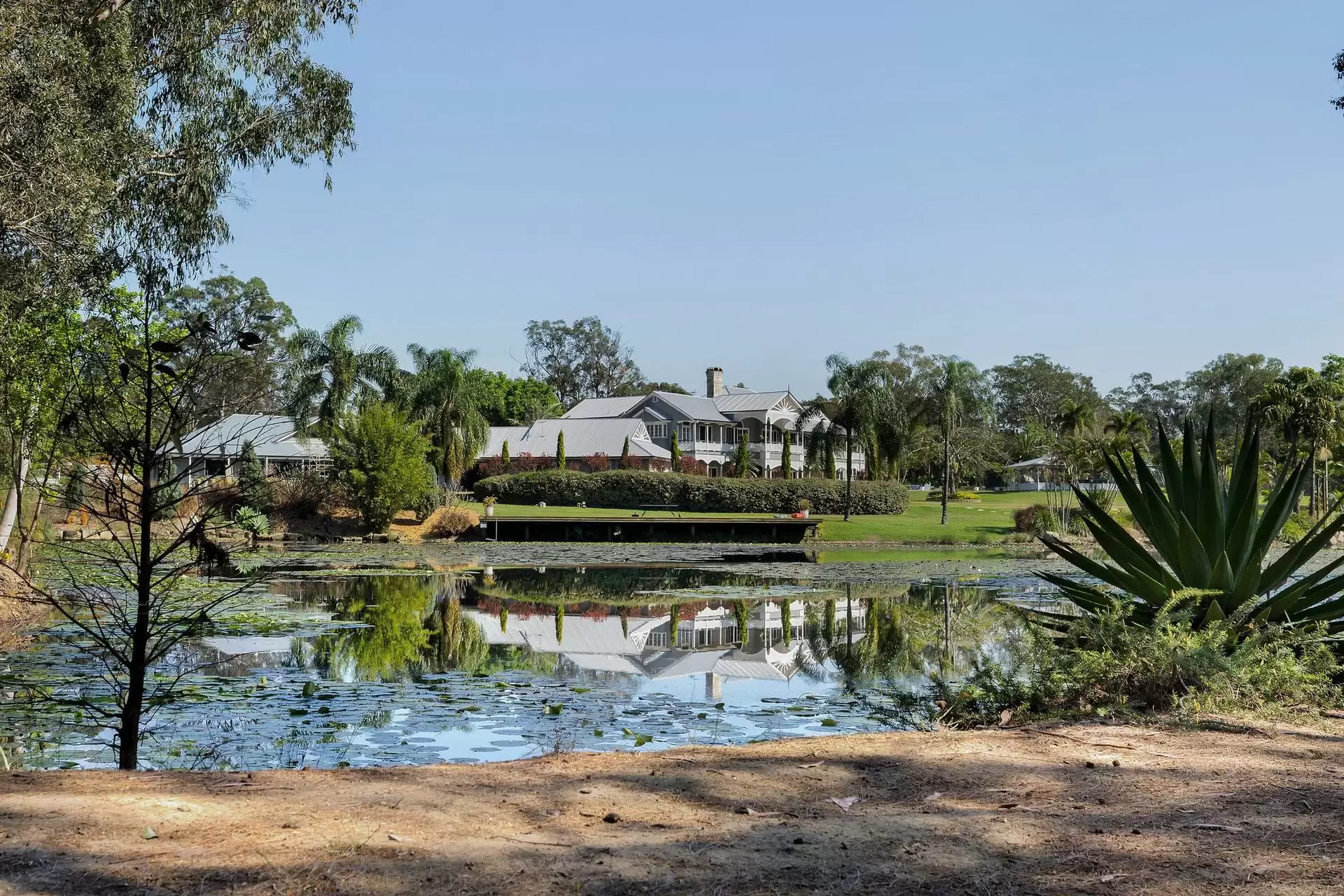 89 Oakridge Street, Burbank Sold by Queensland Sotheby's International Realty - image 1