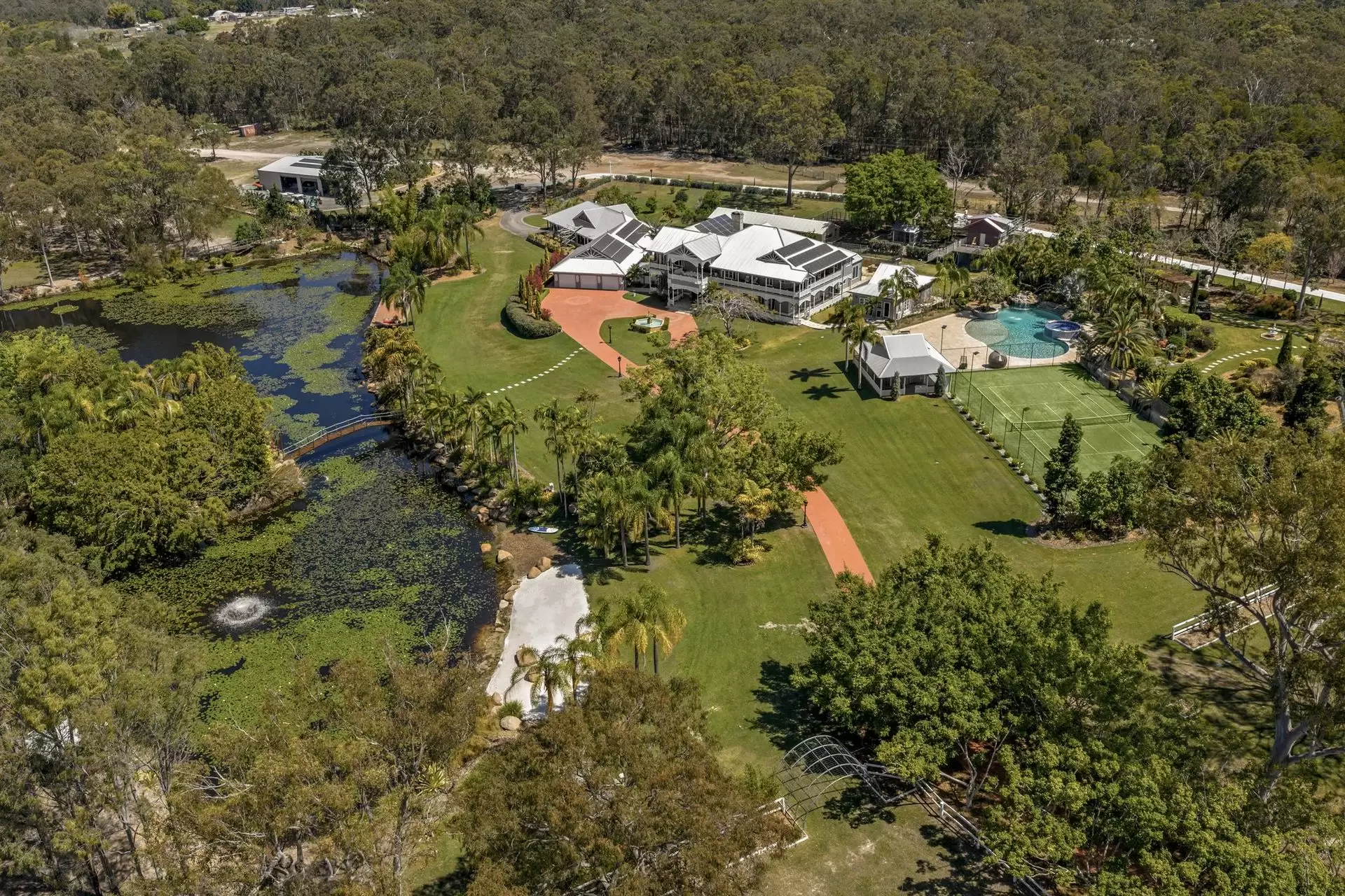 89 Oakridge Street, Burbank Sold by Queensland Sotheby's International Realty - image 1