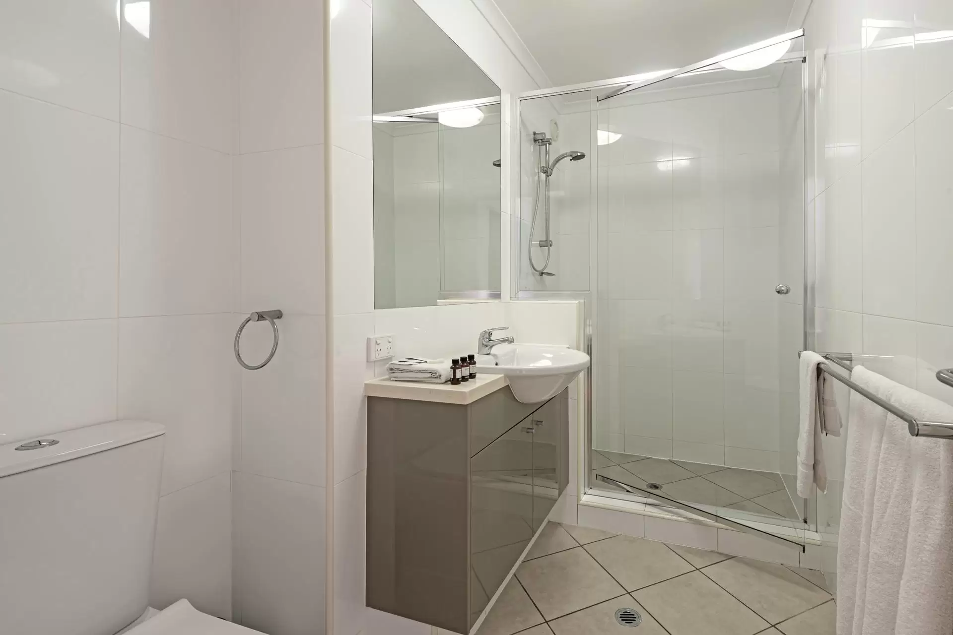 10/5 Acacia Drive, Hamilton Island Sold by Queensland Sotheby's International Realty - image 1