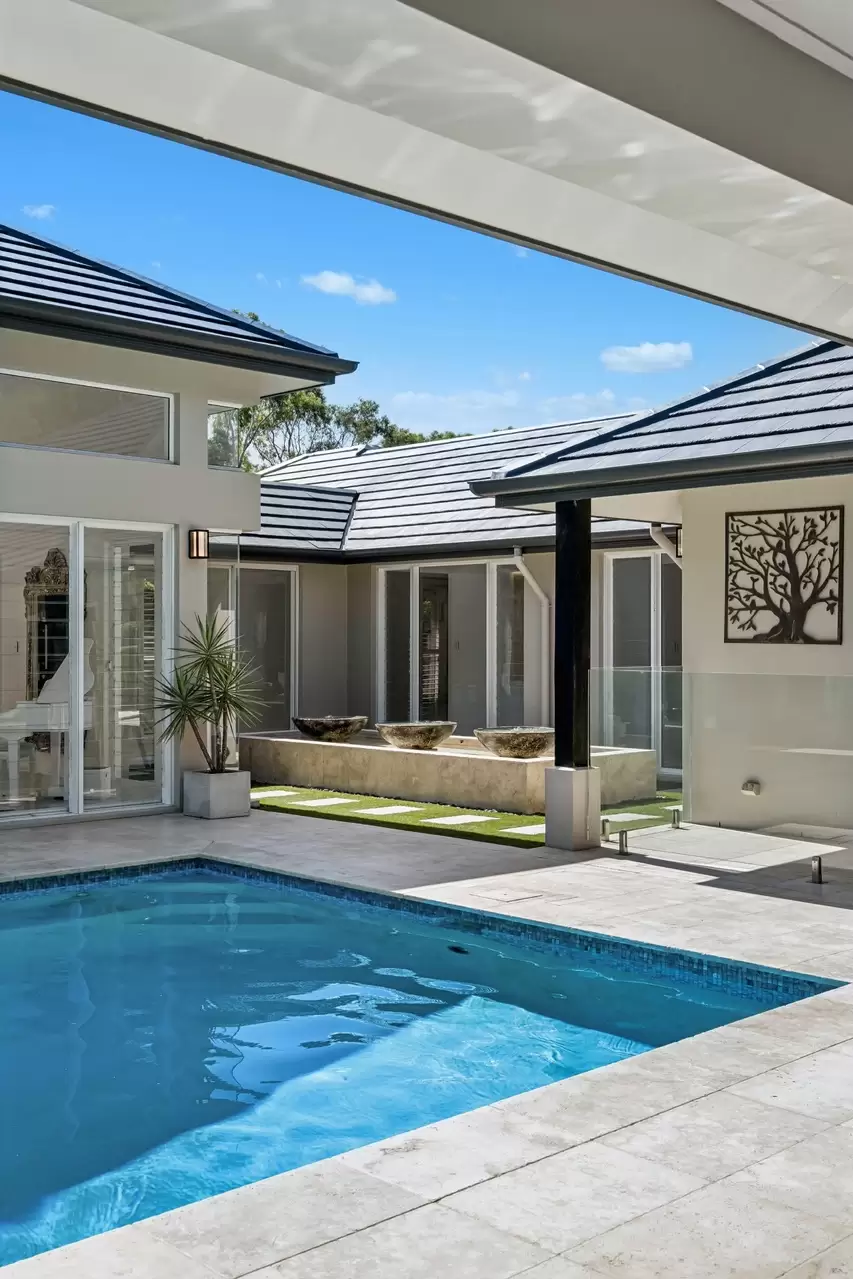 11 Megan Court, Thornlands Sold by Queensland Sotheby's International Realty - image 1