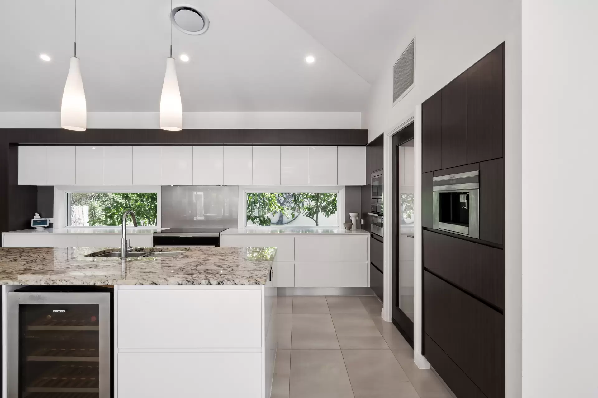 11 Megan Court, Thornlands Sold by Queensland Sotheby's International Realty - image 1
