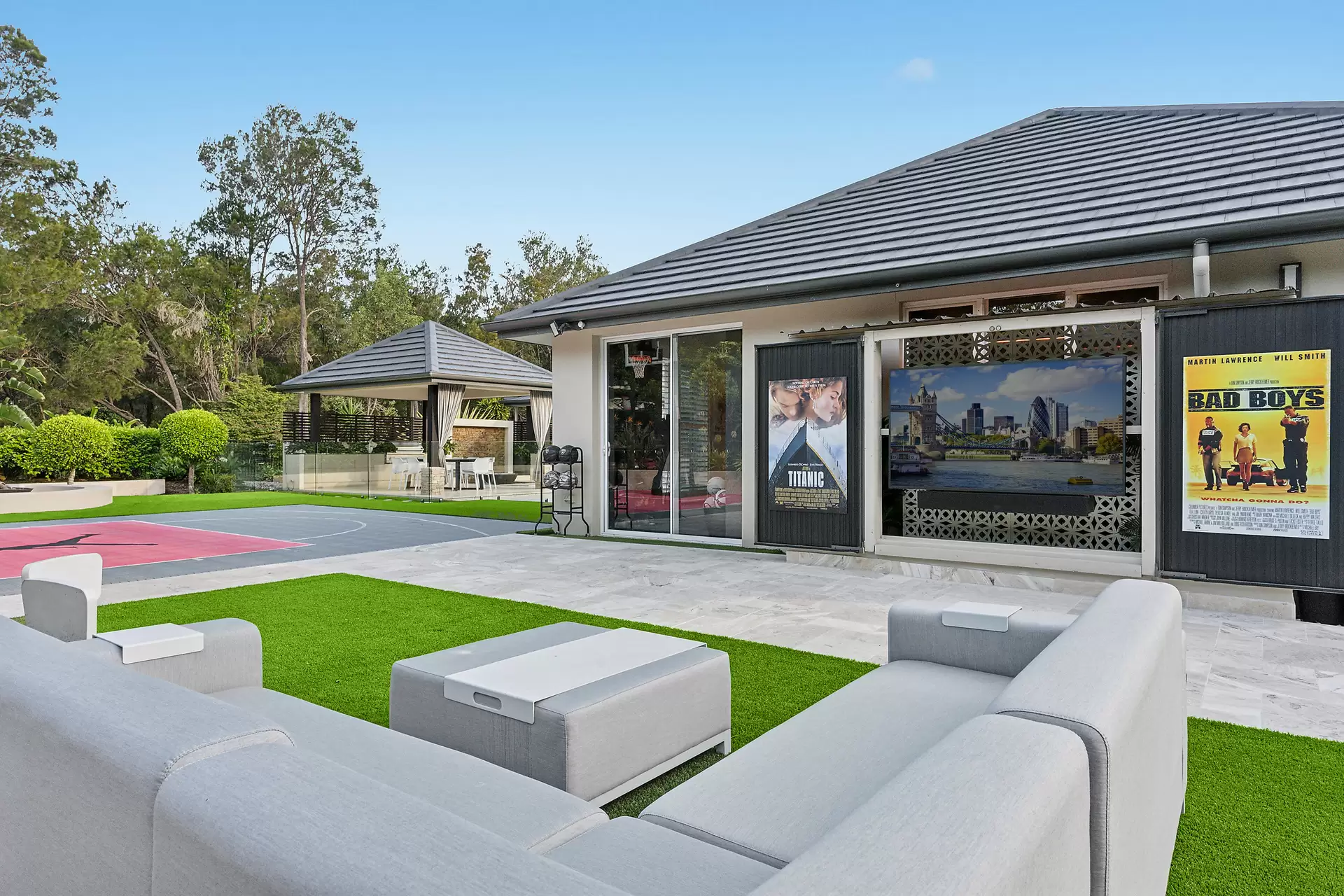11 Megan Court, Thornlands Sold by Queensland Sotheby's International Realty - image 1
