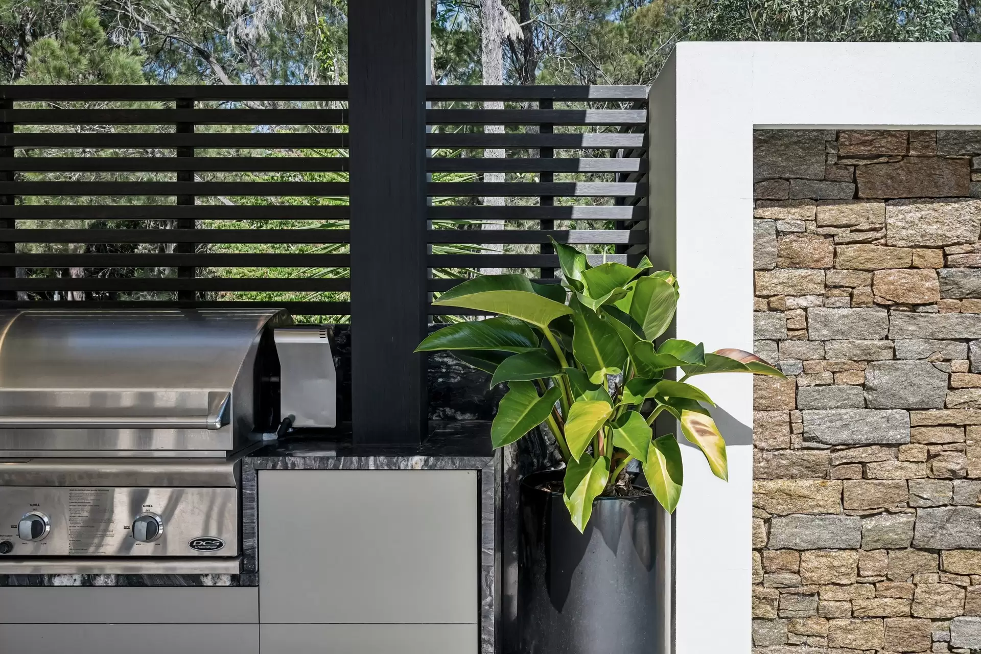 11 Megan Court, Thornlands Sold by Queensland Sotheby's International Realty - image 1