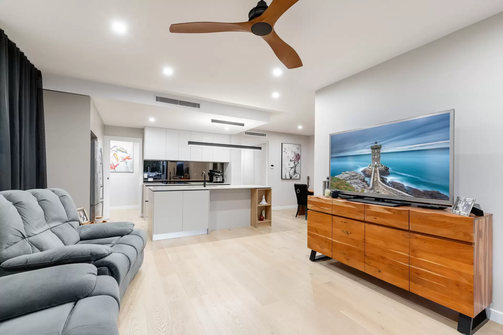 10/6-12 Auster Street, Redland Bay Sold by  - image 1