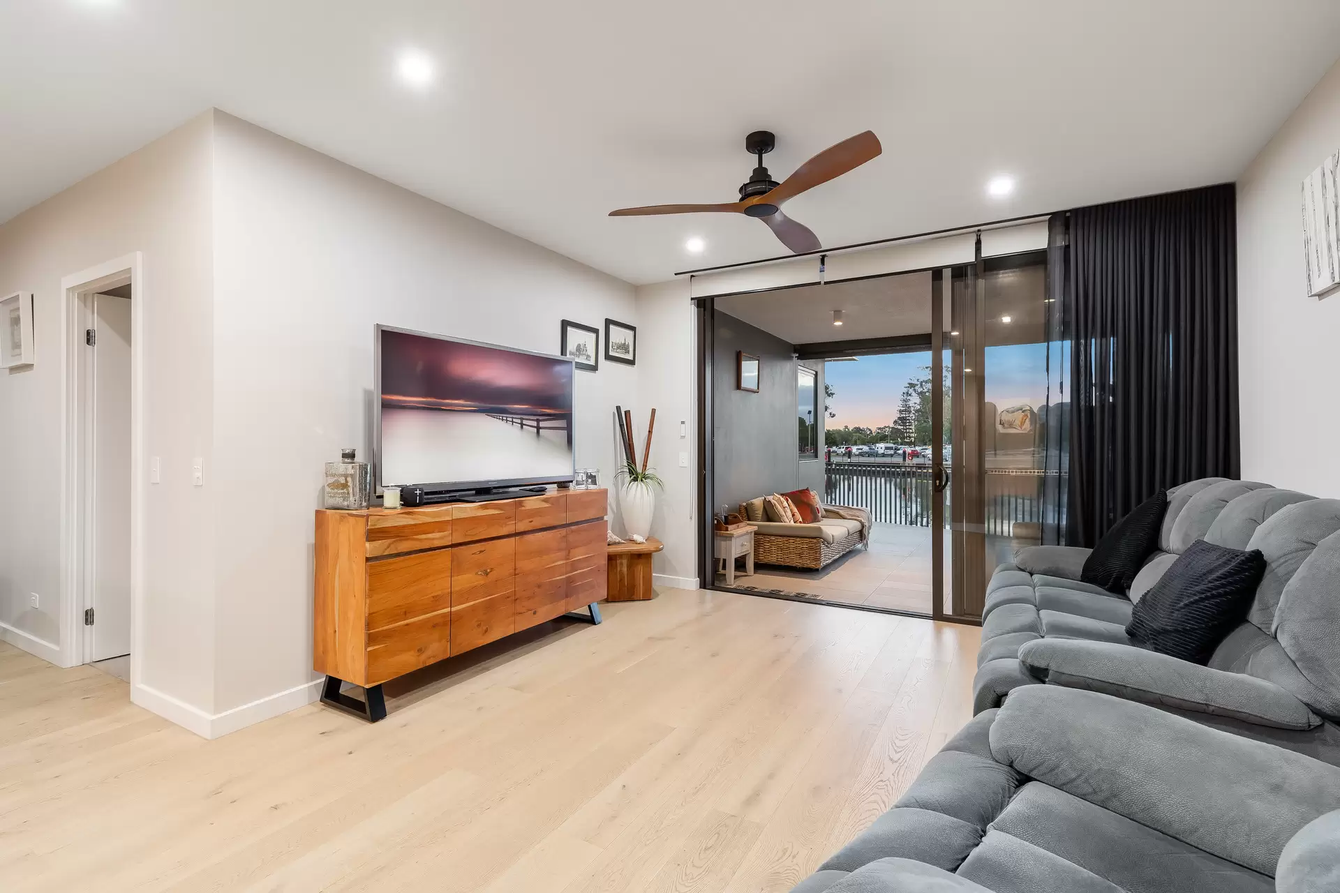 10/6-12 Auster Street, Redland Bay Sold by  - image 1