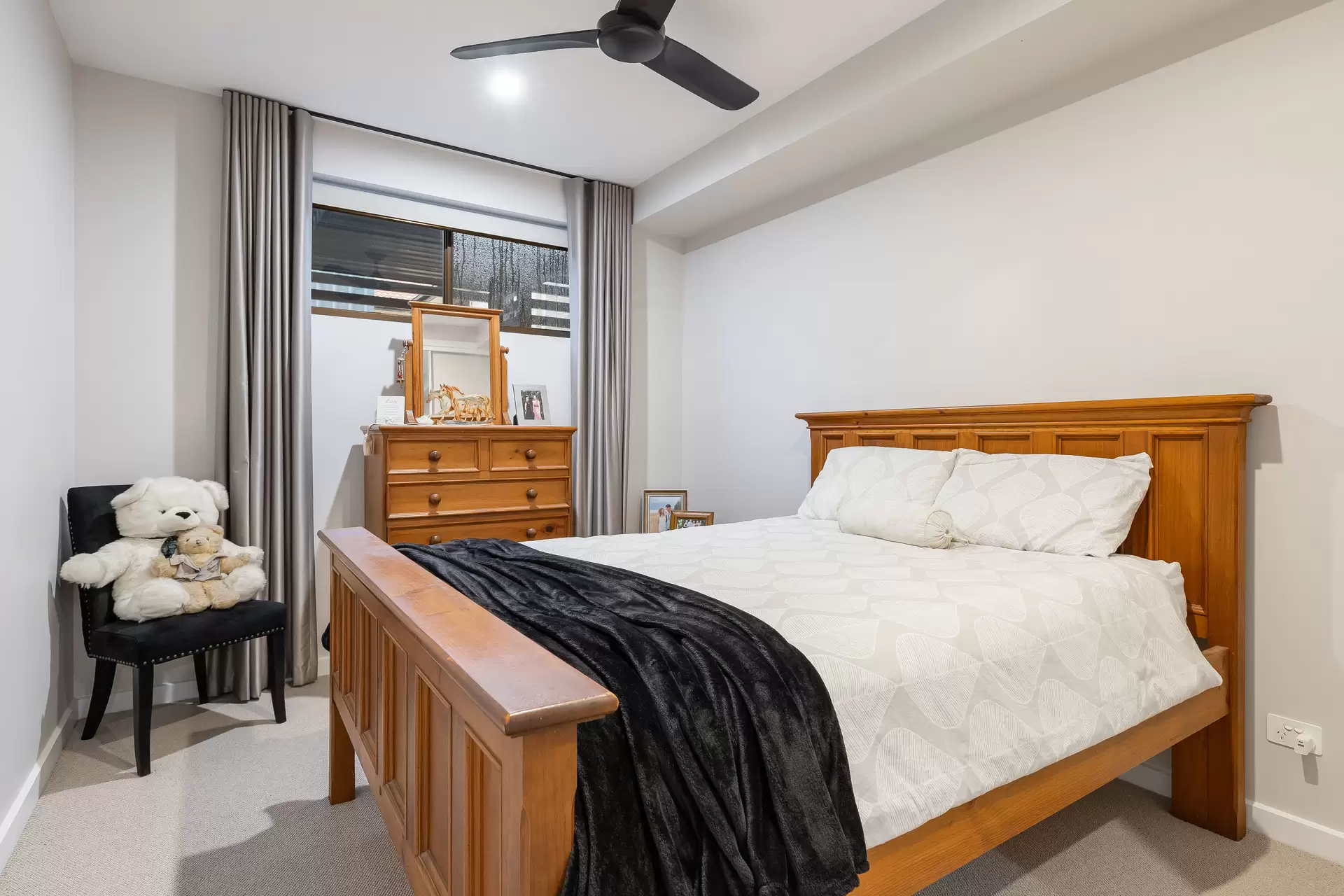 10/6-12 Auster Street, Redland Bay Sold by Queensland Sotheby's International Realty - image 1