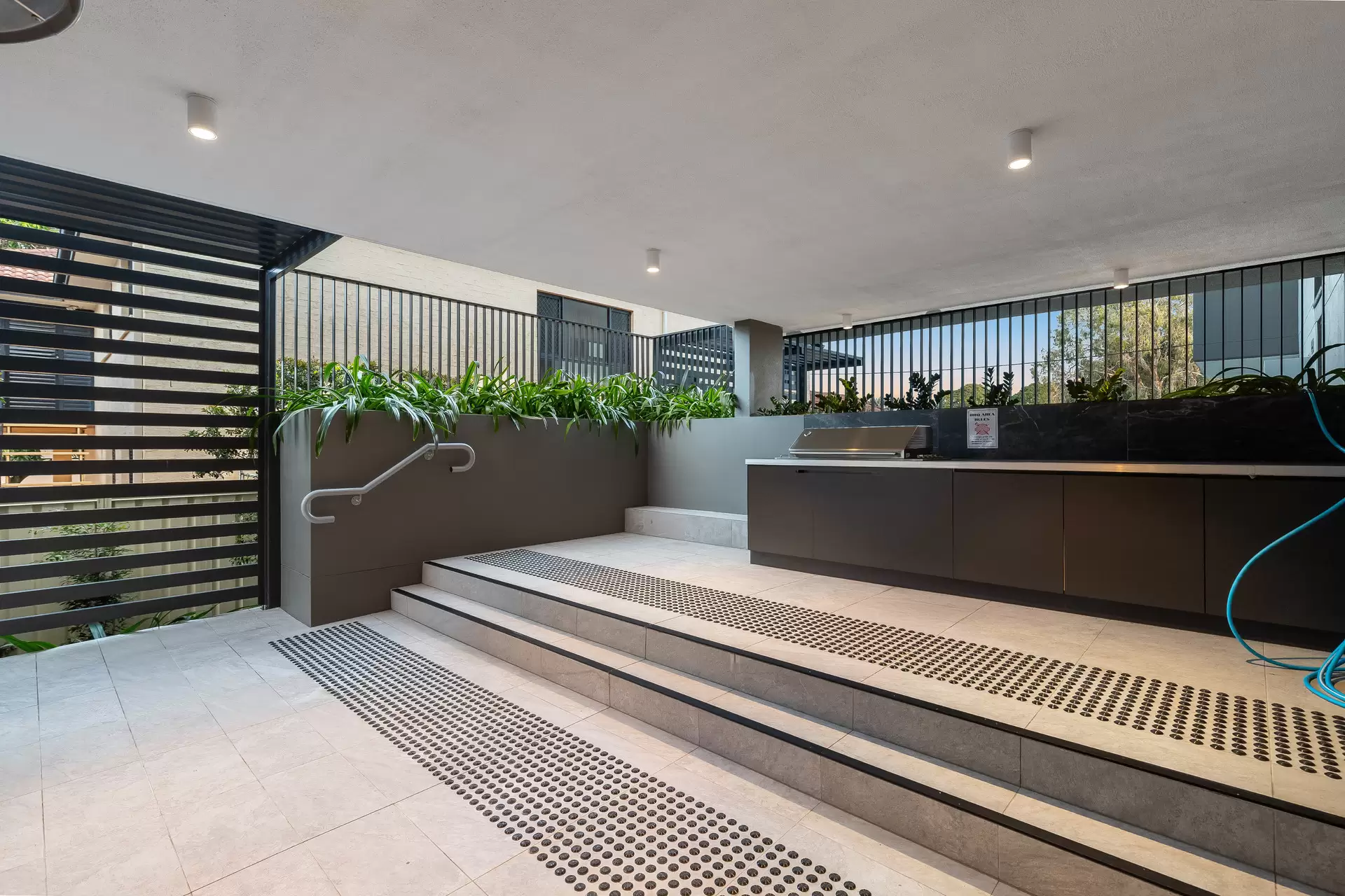 10/6-12 Auster Street, Redland Bay Sold by  - image 1