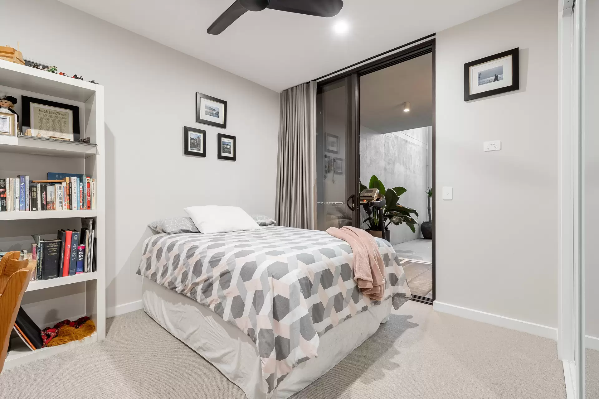 10/6-12 Auster Street, Redland Bay Sold by Queensland Sotheby's International Realty - image 1