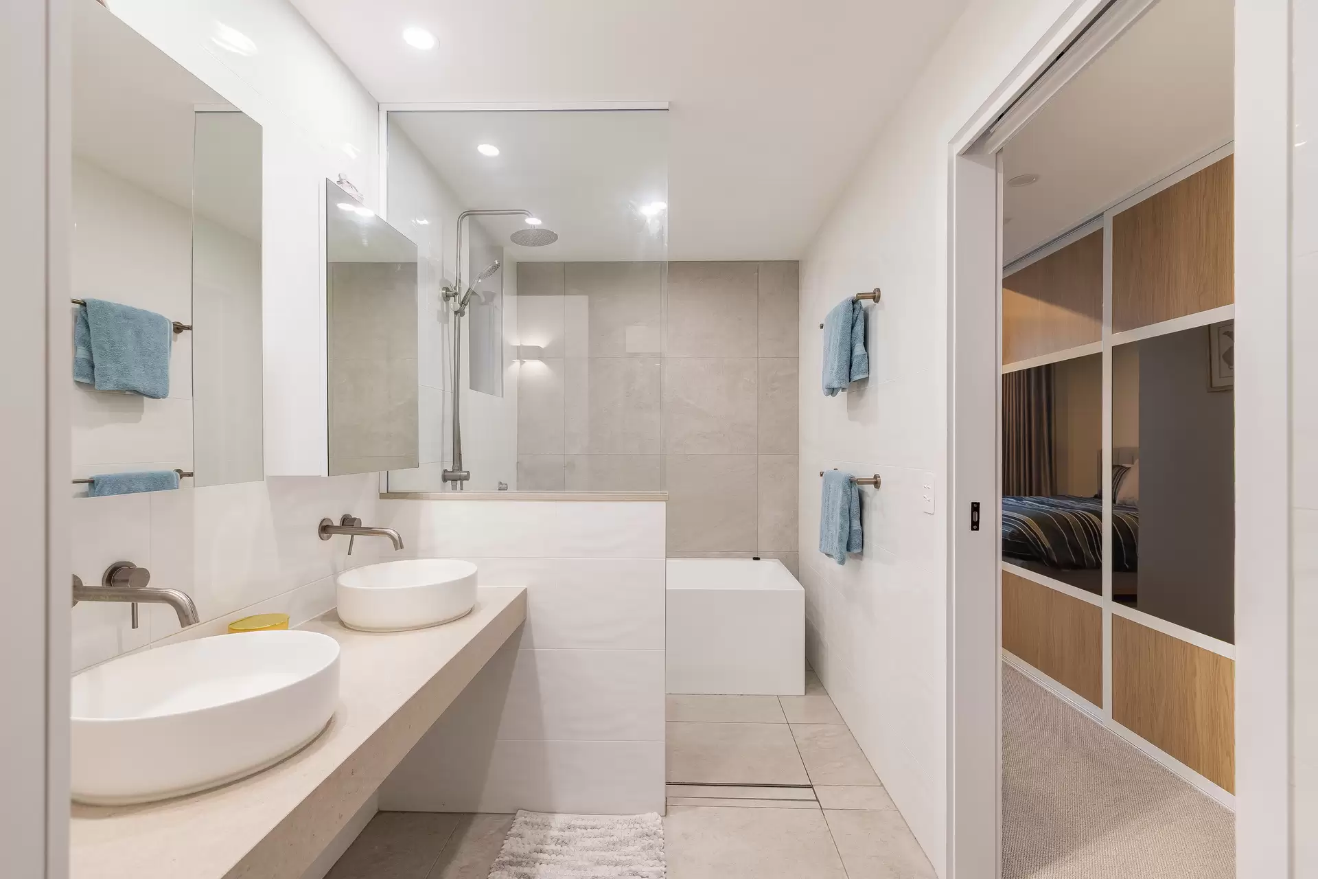 10/6-12 Auster Street, Redland Bay Sold by Queensland Sotheby's International Realty - image 1