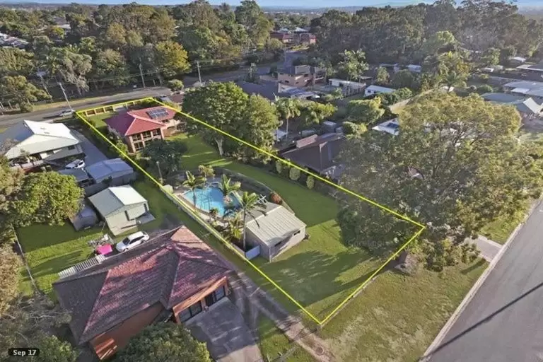 28 Valantine Road, Birkdale Sold by  - image 1