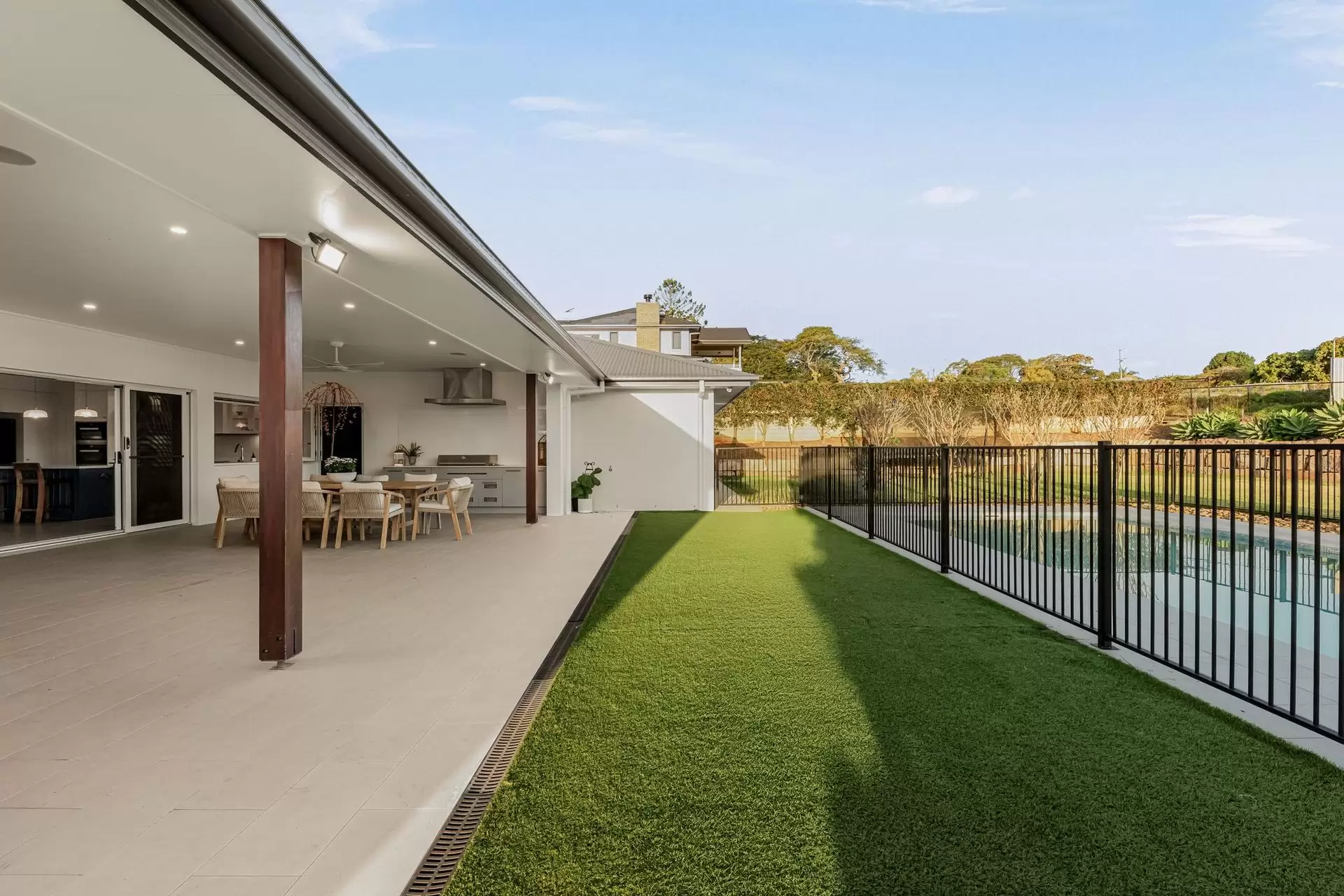 5 Goodtown Street, Rochedale Sold by Queensland Sotheby's International Realty - image 1
