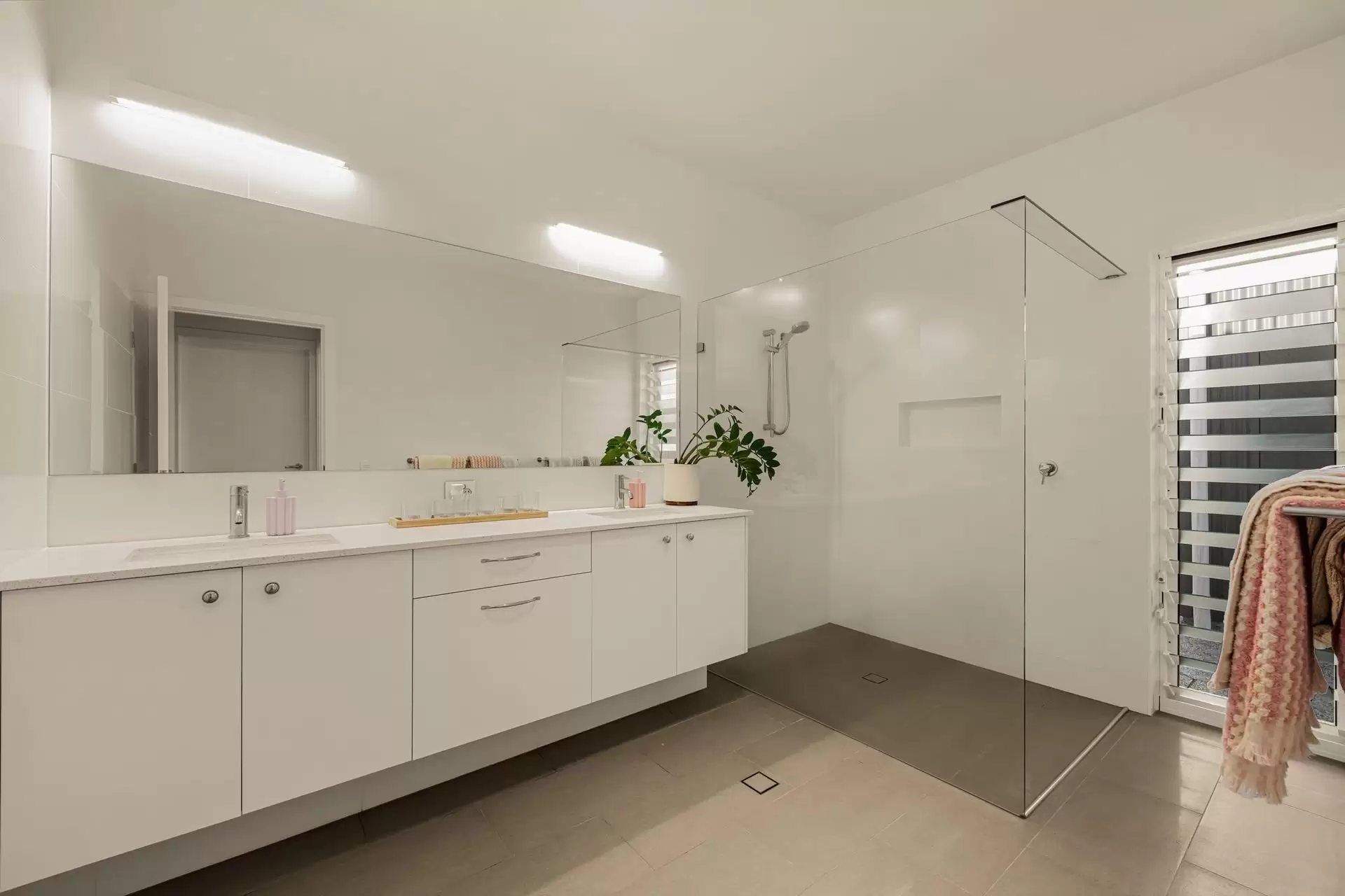 5 Goodtown Street, Rochedale Sold by Queensland Sotheby's International Realty - image 1