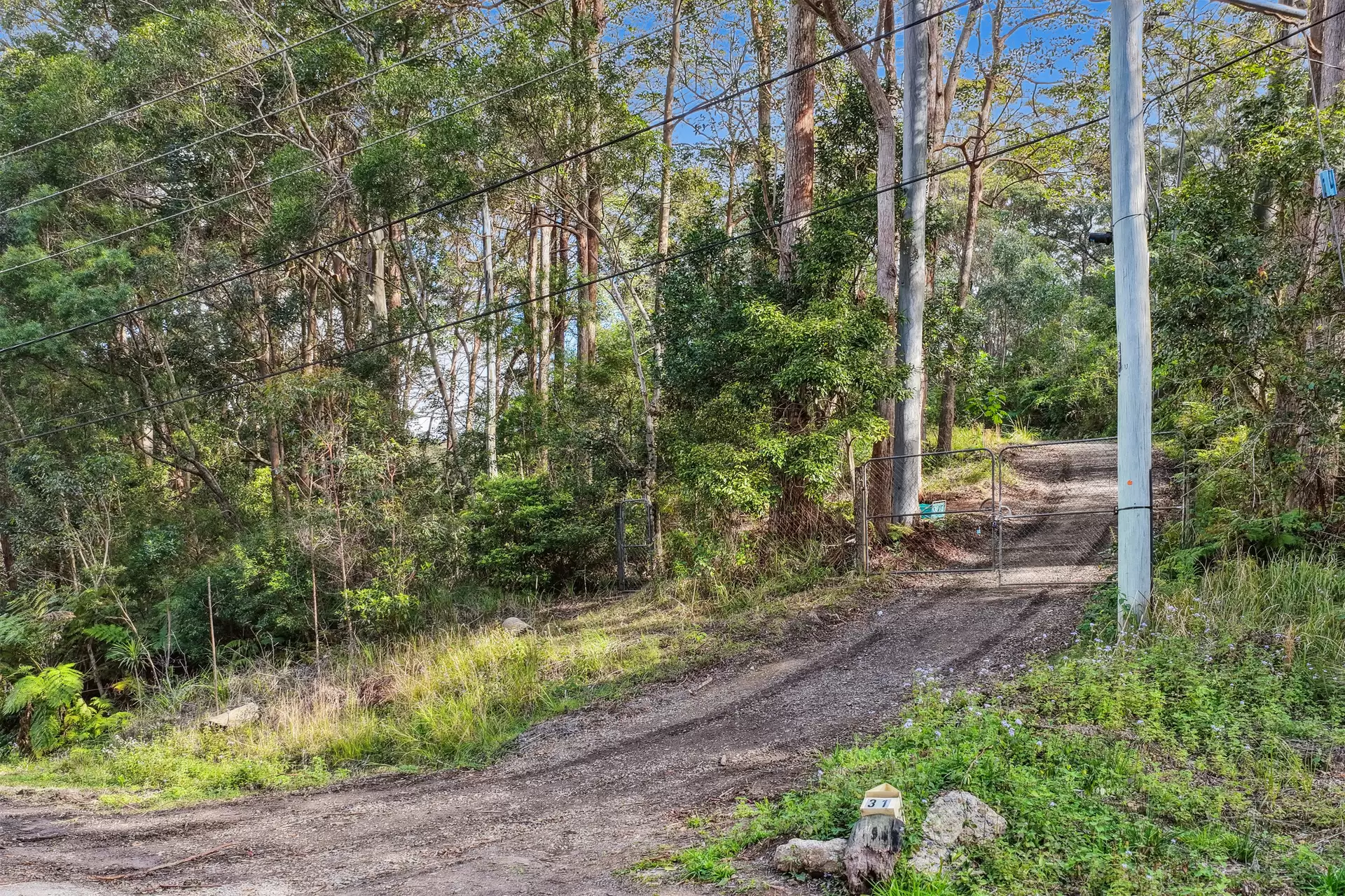 31-35 Akoonah Drive, Beechmont Sold by  - image 1