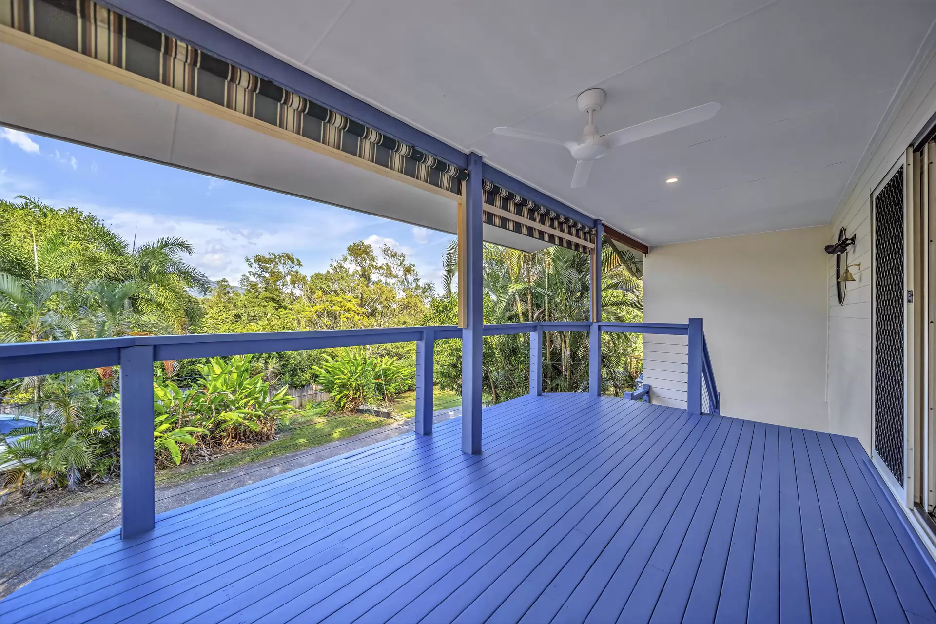 1/11 MacArthur Drive, Cannonvale Sold by Queensland Sotheby's International Realty - image 1