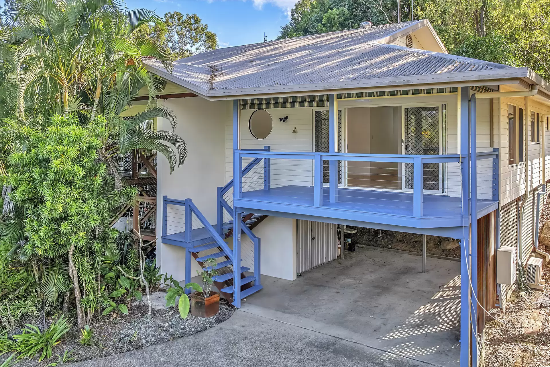 1/11 MacArthur Drive, Cannonvale Sold by Queensland Sotheby's International Realty - image 1