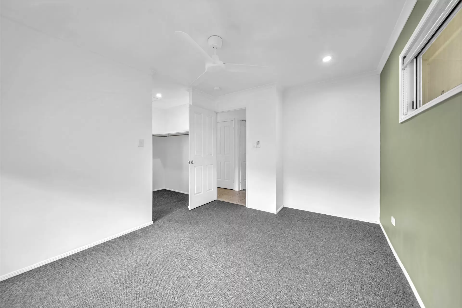 1/11 MacArthur Drive, Cannonvale Sold by Queensland Sotheby's International Realty - image 1
