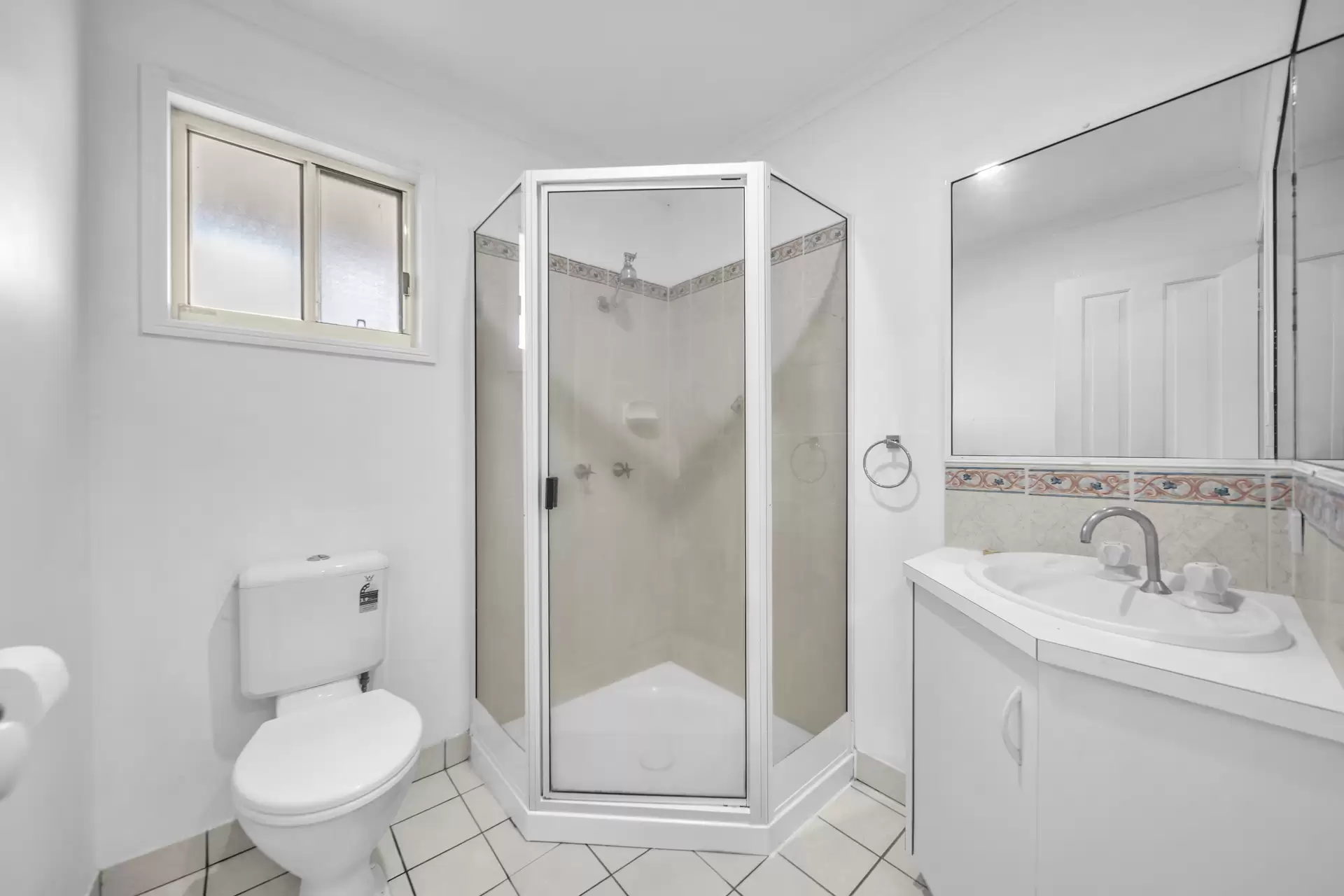 1/11 MacArthur Drive, Cannonvale Sold by Queensland Sotheby's International Realty - image 1