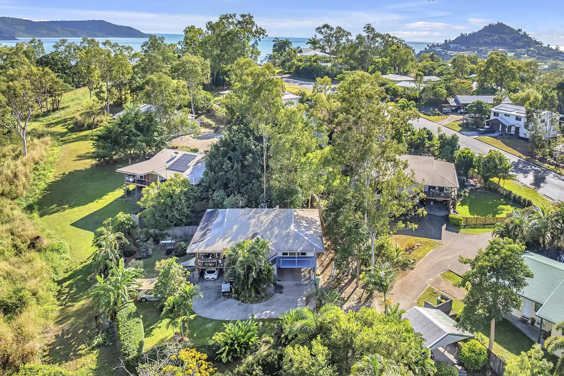 1/11 MacArthur Drive, Cannonvale Sold by Queensland Sotheby's International Realty - image 1