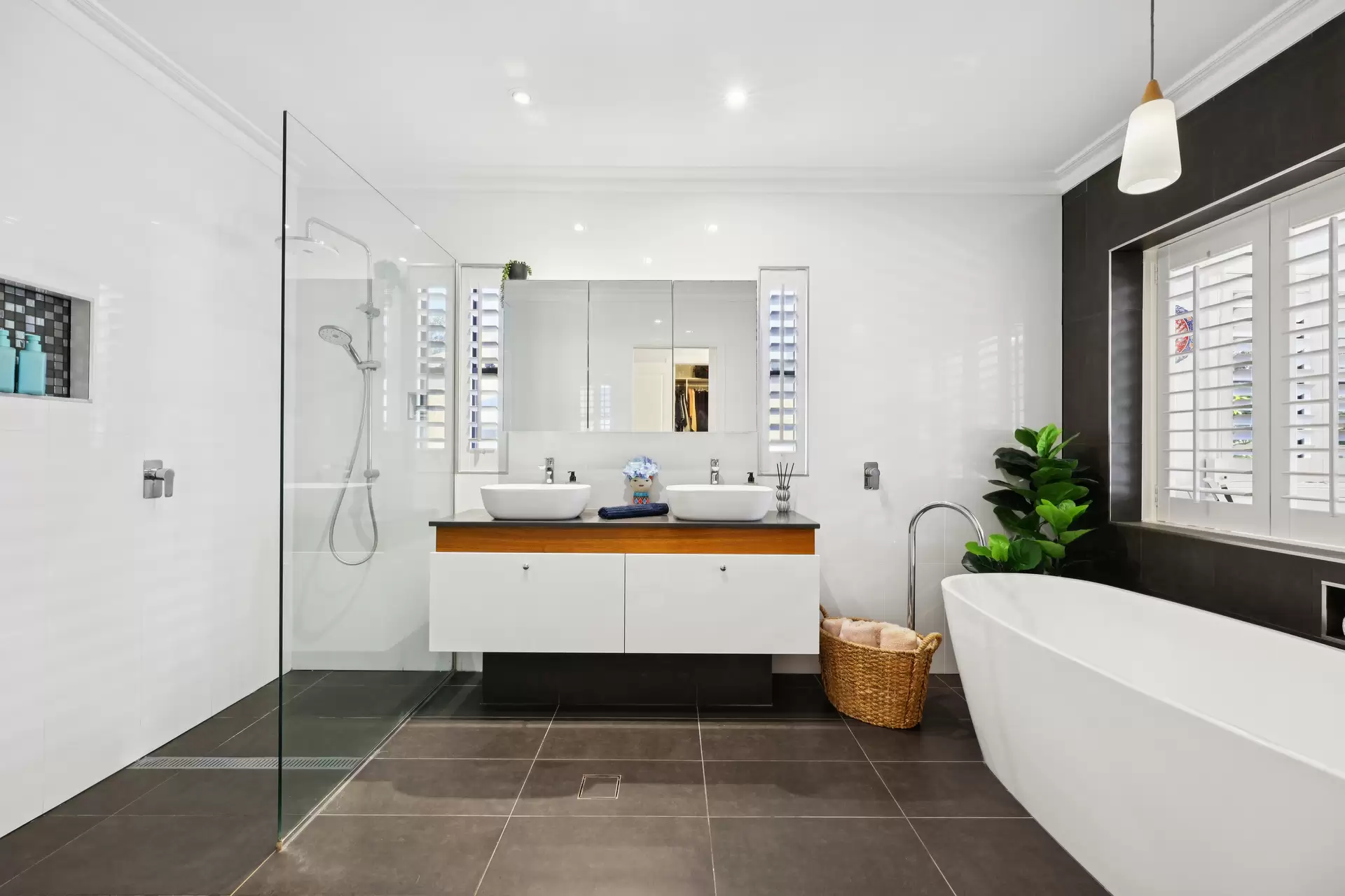1/51 Woodroffe Avenue, Main Beach Sold by Queensland Sotheby's International Realty - image 1