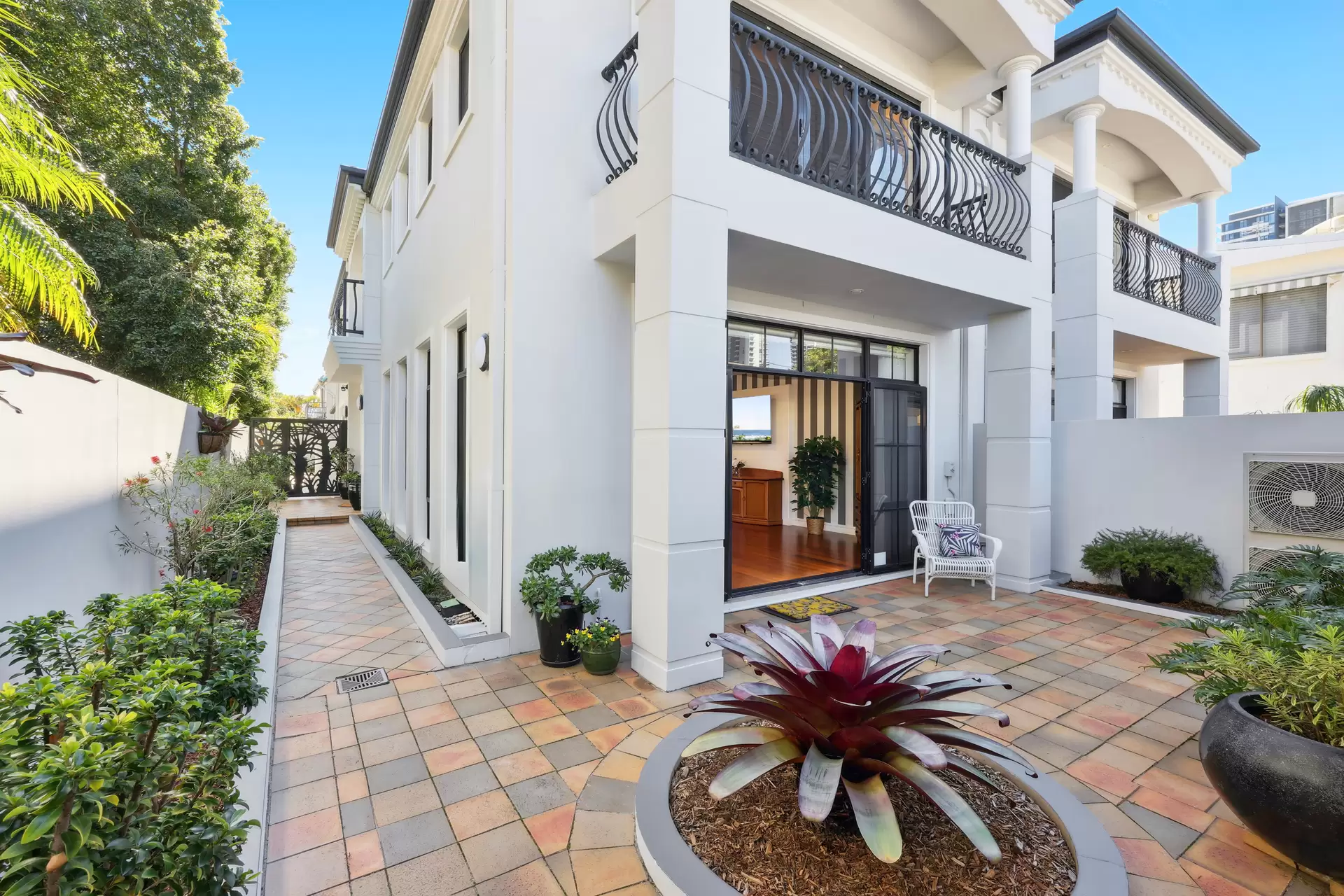 1/51 Woodroffe Avenue, Main Beach Sold by Queensland Sotheby's International Realty - image 1