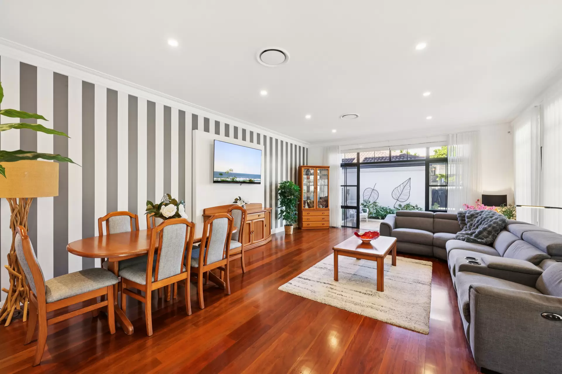 1/51 Woodroffe Avenue, Main Beach Sold by Queensland Sotheby's International Realty - image 1