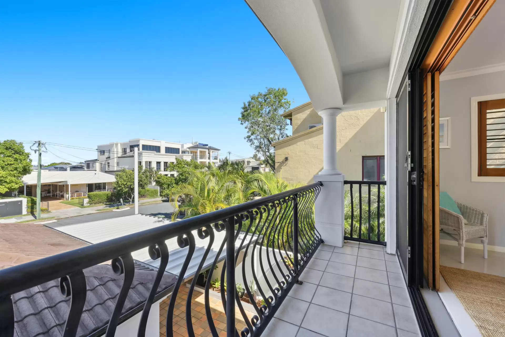 1/51 Woodroffe Avenue, Main Beach Sold by Queensland Sotheby's International Realty - image 1
