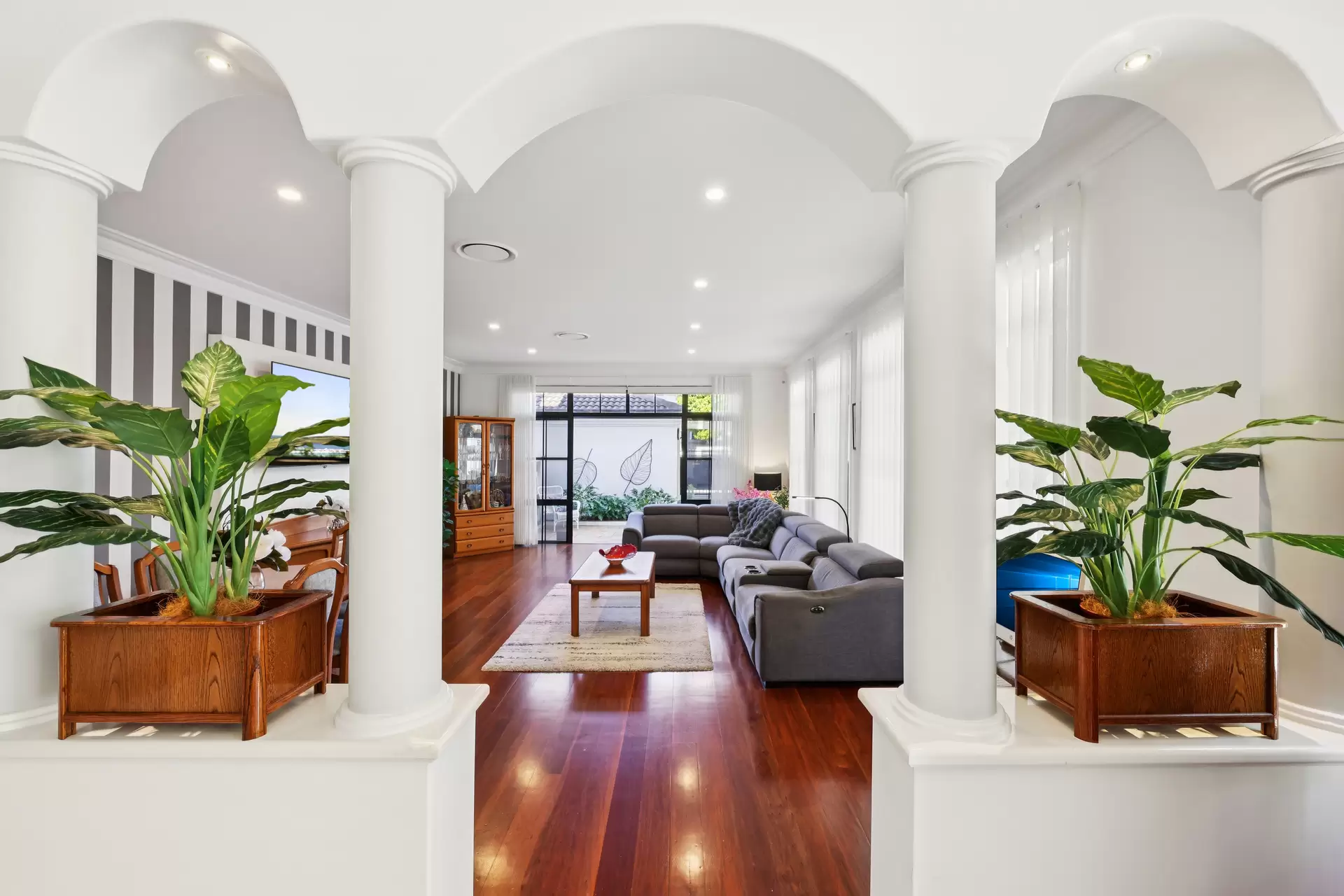1/51 Woodroffe Avenue, Main Beach Sold by Queensland Sotheby's International Realty - image 1
