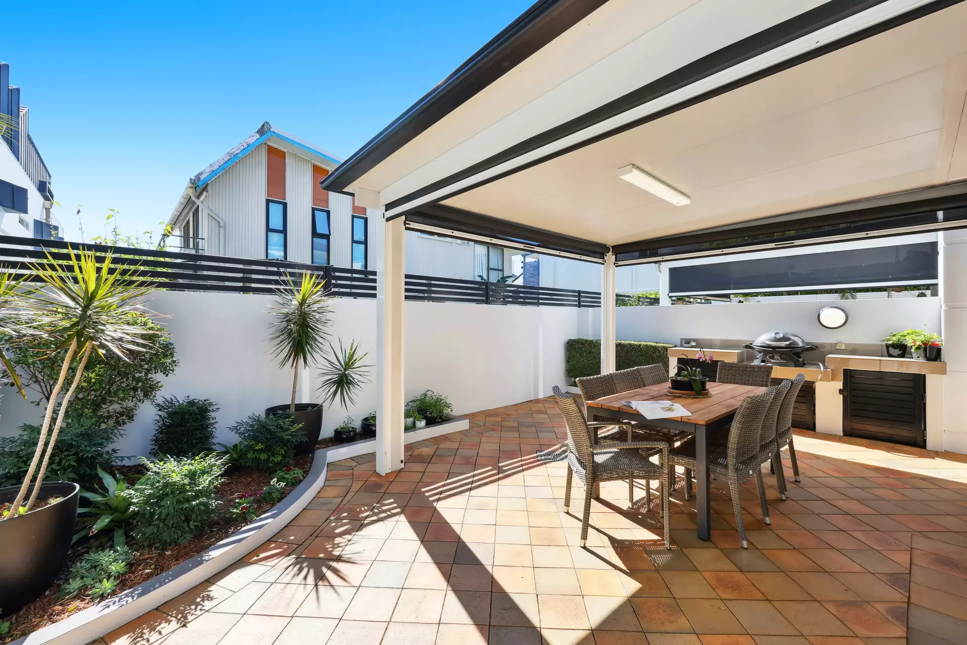 1/51 Woodroffe Avenue, Main Beach Sold by Queensland Sotheby's International Realty - image 1