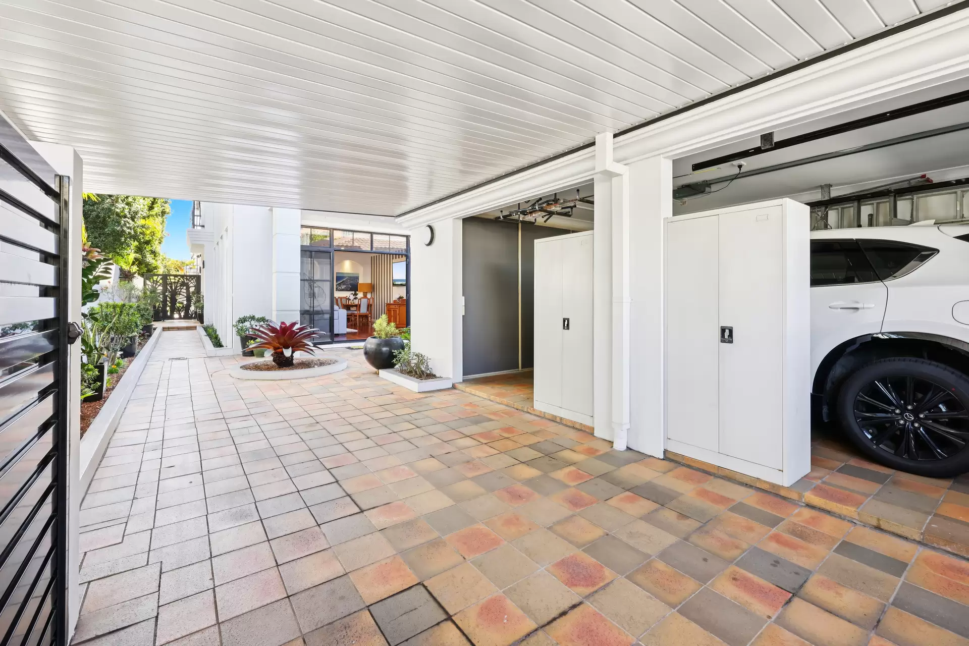 1/51 Woodroffe Avenue, Main Beach Sold by Queensland Sotheby's International Realty - image 1