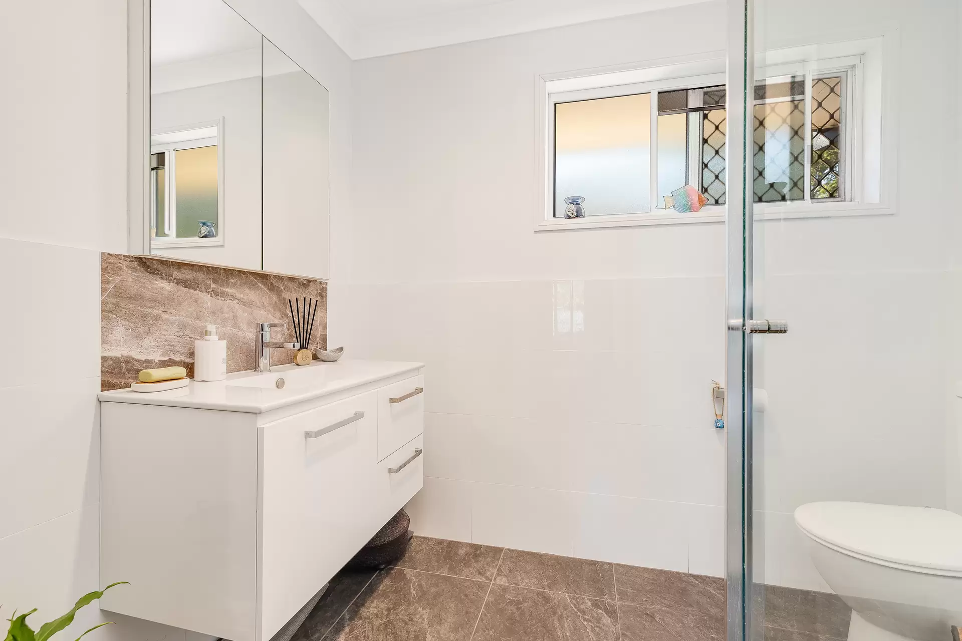 6 Grosvenor Court, Wellington Point Sold by Queensland Sotheby's International Realty - image 1