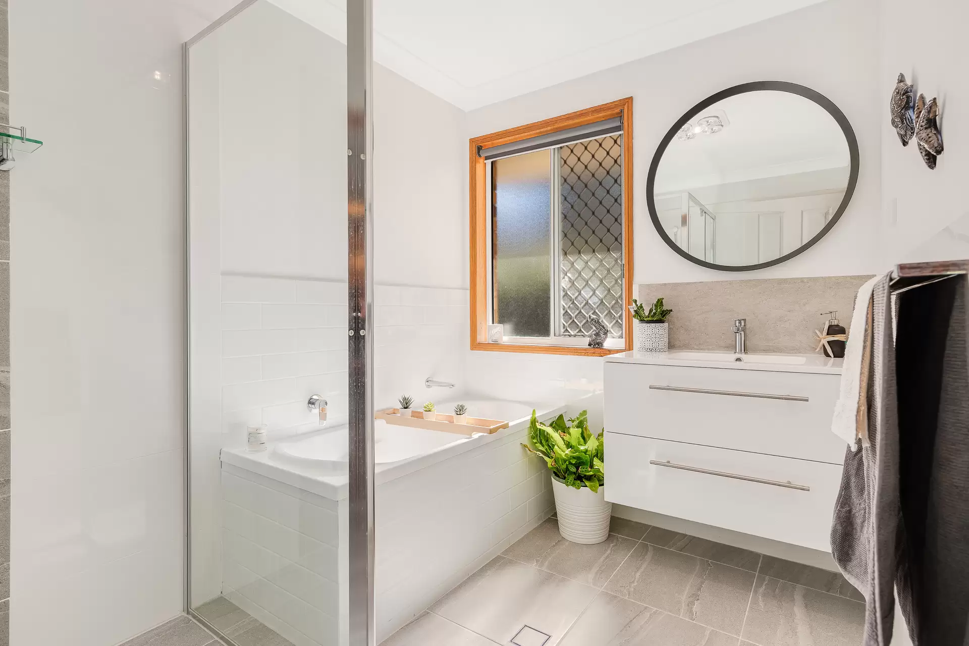 6 Grosvenor Court, Wellington Point Sold by Queensland Sotheby's International Realty - image 1