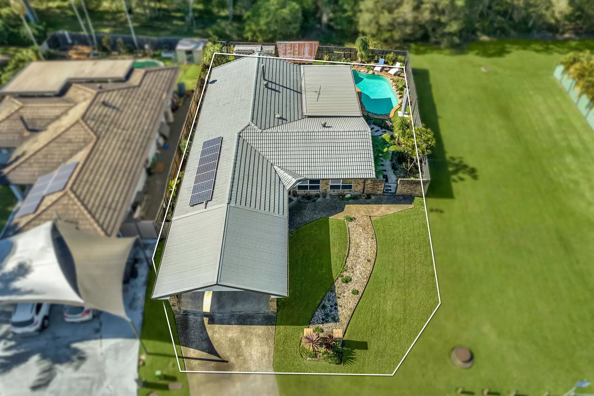 6 Grosvenor Court, Wellington Point Sold by Queensland Sotheby's International Realty - image 1