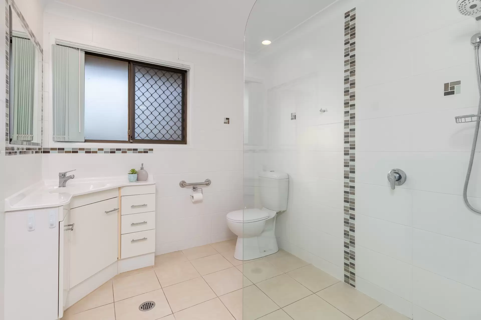 4 Angela Crescent, Cleveland Sold by Queensland Sotheby's International Realty - image 1