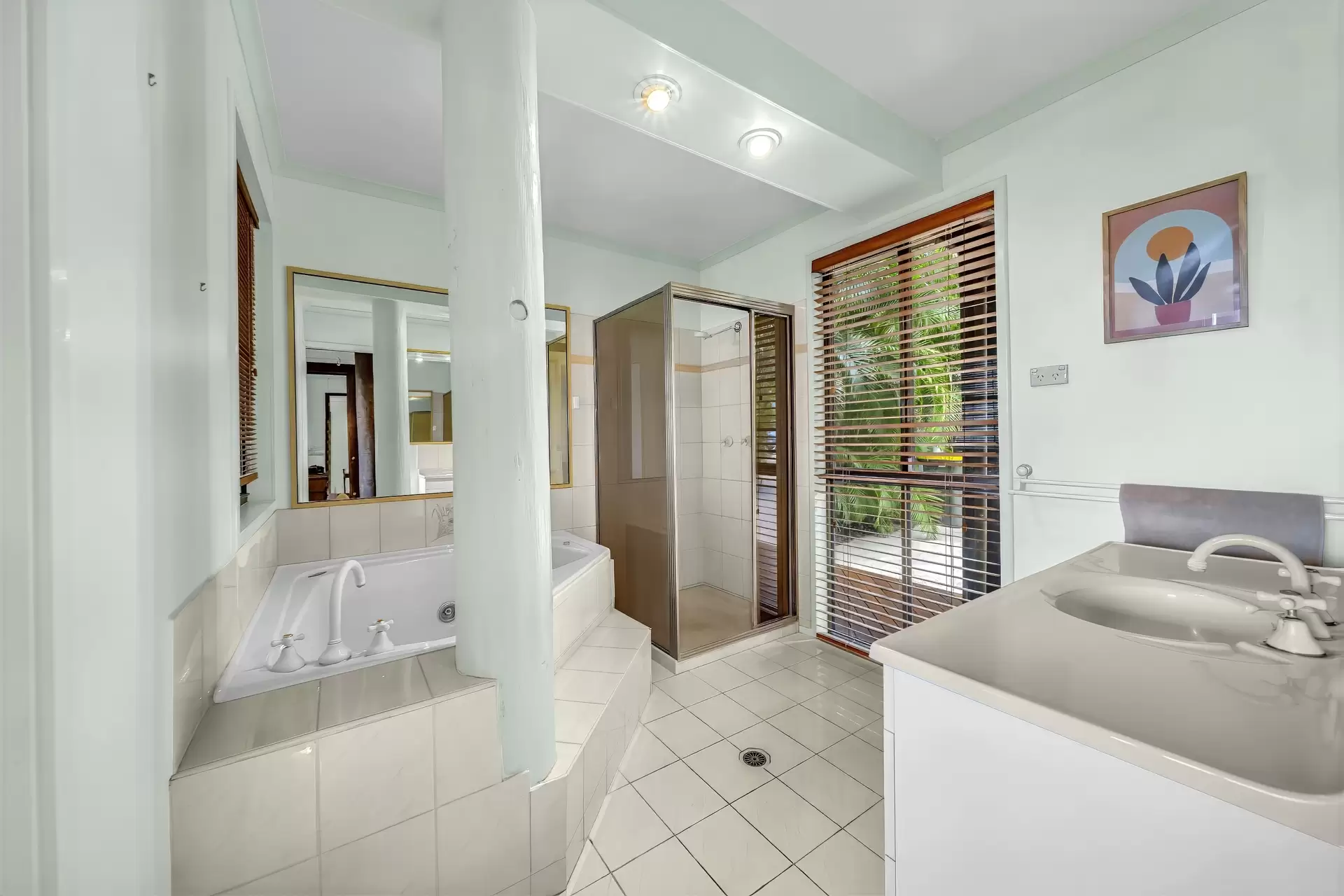15 Passage Avenue, Shute Harbour For Sale by Queensland Sotheby's International Realty - image 1