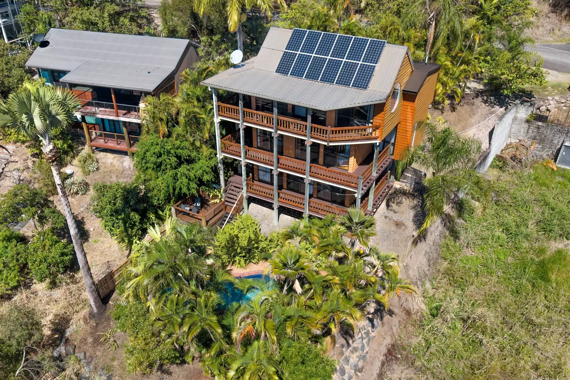 15 Passage Avenue, Shute Harbour For Sale by Queensland Sotheby's International Realty - image 1
