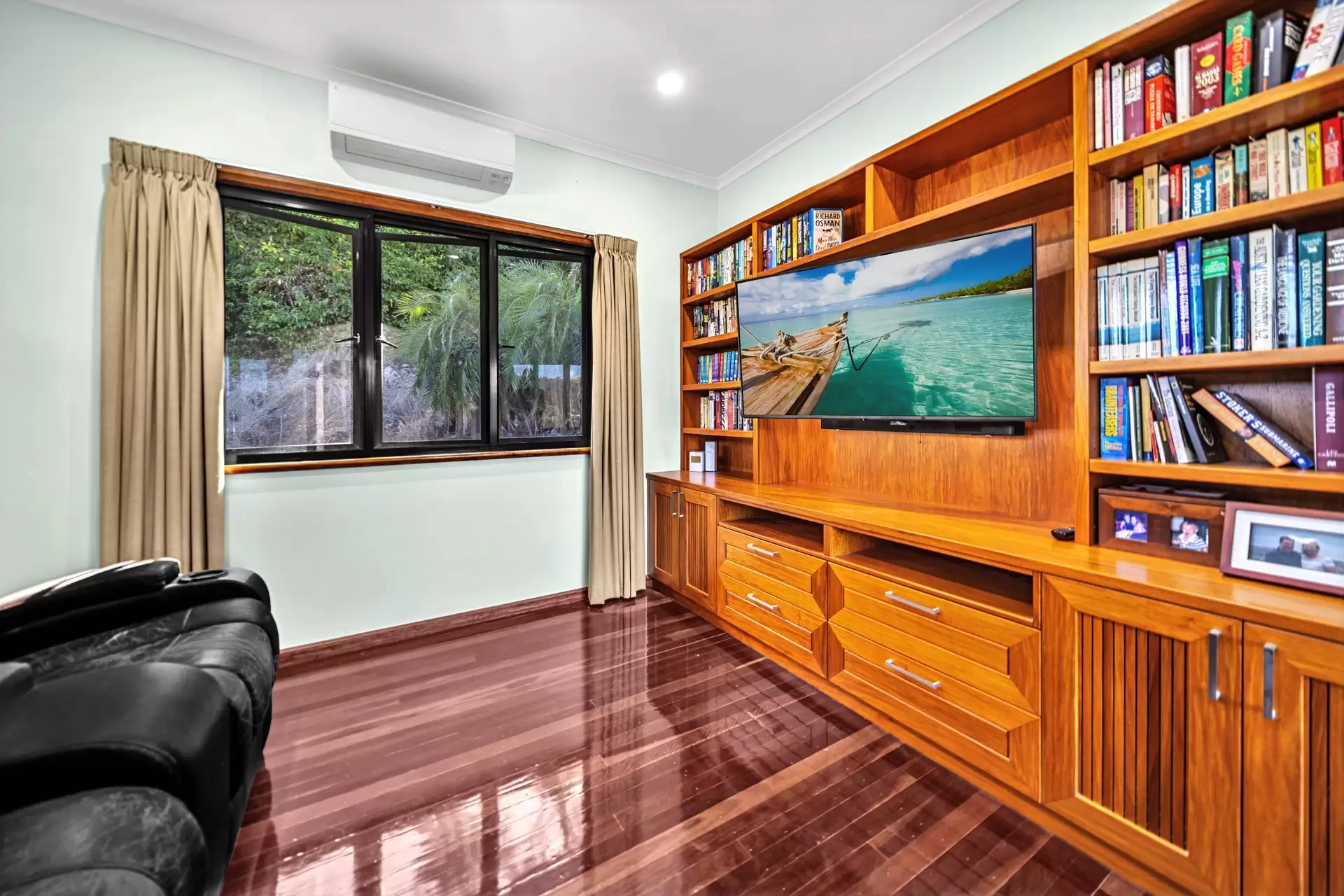 6 Stewart Drive, Cannonvale Sold by Queensland Sotheby's International Realty - image 1