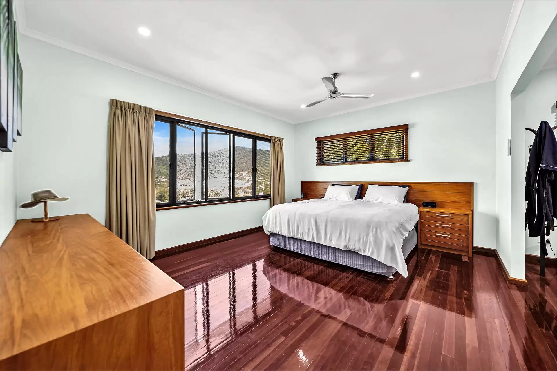 6 Stewart Drive, Cannonvale Sold by Queensland Sotheby's International Realty - image 1