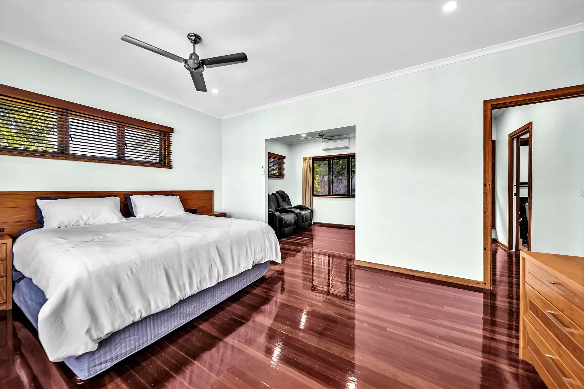 6 Stewart Drive, Cannonvale Sold by Queensland Sotheby's International Realty - image 1