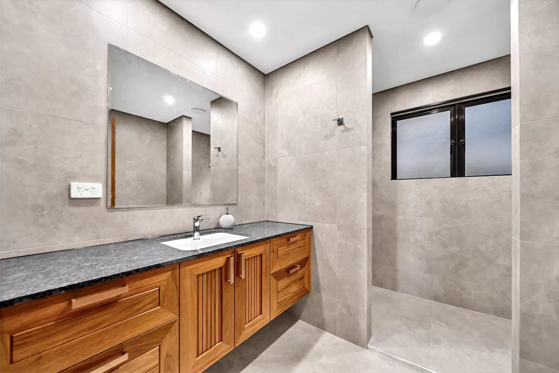 6 Stewart Drive, Cannonvale Sold by Queensland Sotheby's International Realty - image 1