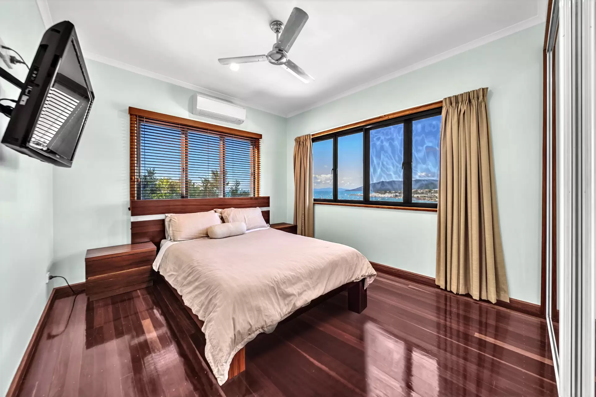 6 Stewart Drive, Cannonvale Sold by Queensland Sotheby's International Realty - image 1