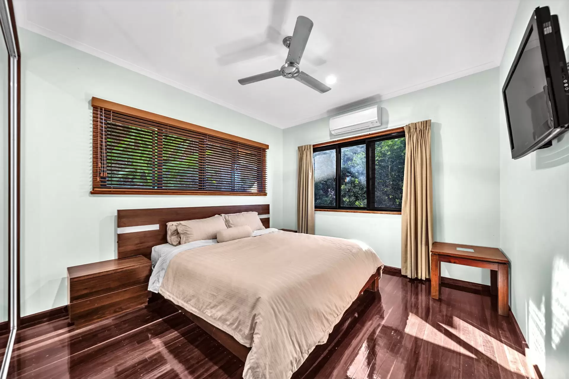 6 Stewart Drive, Cannonvale Sold by Queensland Sotheby's International Realty - image 1