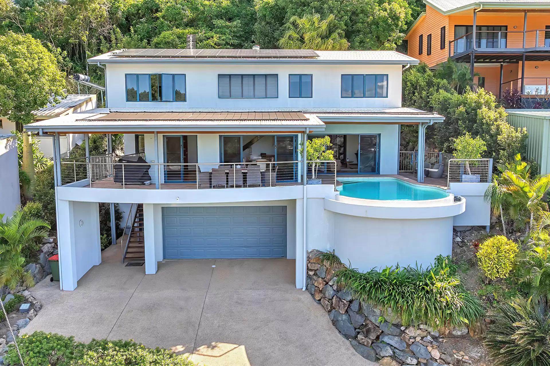 6 Stewart Drive, Cannonvale Sold by Queensland Sotheby's International Realty - image 1