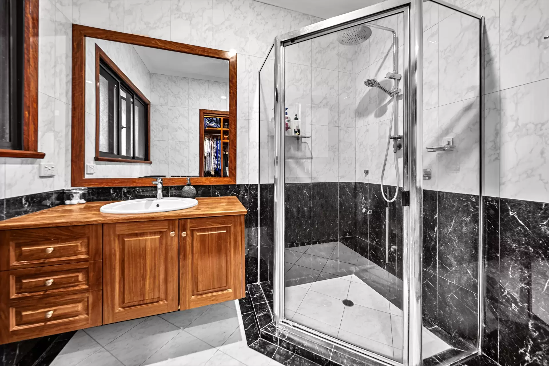 6 Stewart Drive, Cannonvale Sold by Queensland Sotheby's International Realty - image 1