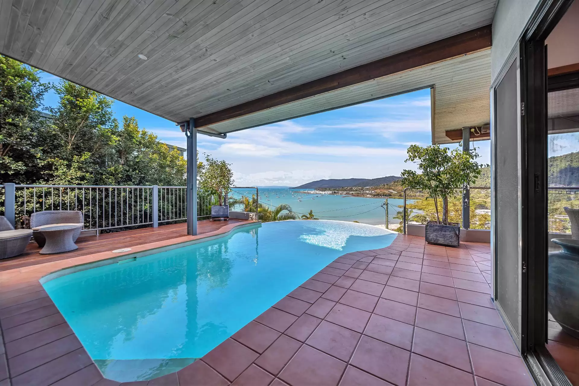 6 Stewart Drive, Cannonvale Sold by Queensland Sotheby's International Realty - image 1