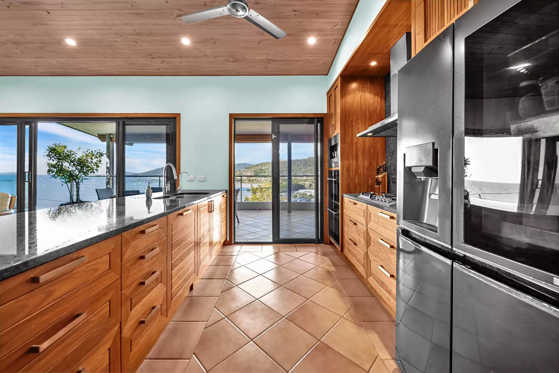 6 Stewart Drive, Cannonvale Sold by Queensland Sotheby's International Realty - image 1