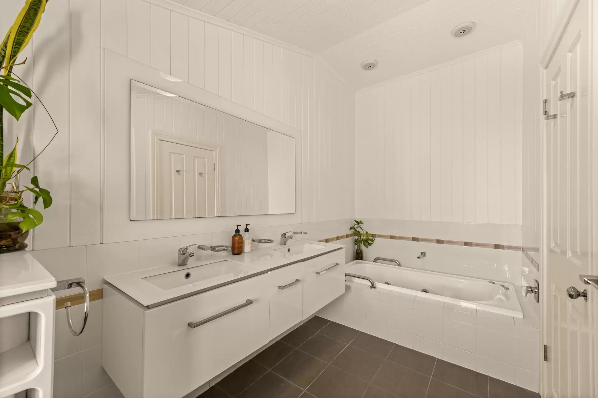 4 Emma Street, Kalinga Sold by Queensland Sotheby's International Realty - image 1