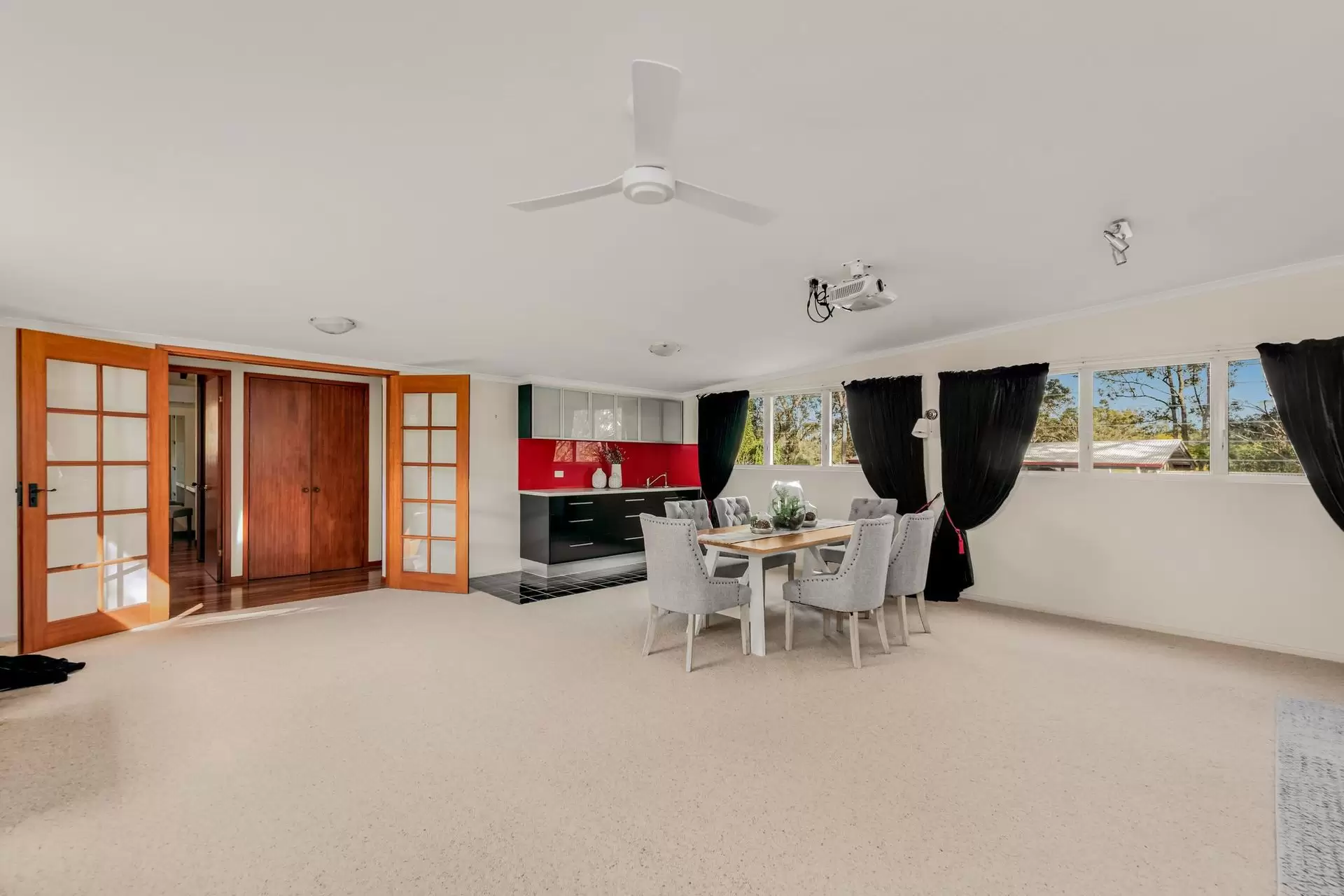 200 Kloske Road, Burbank Sold by Queensland Sotheby's International Realty - image 1