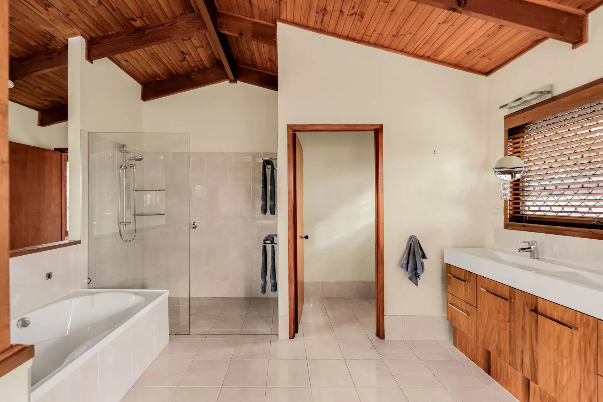 200 Kloske Road, Burbank Sold by Queensland Sotheby's International Realty - image 1