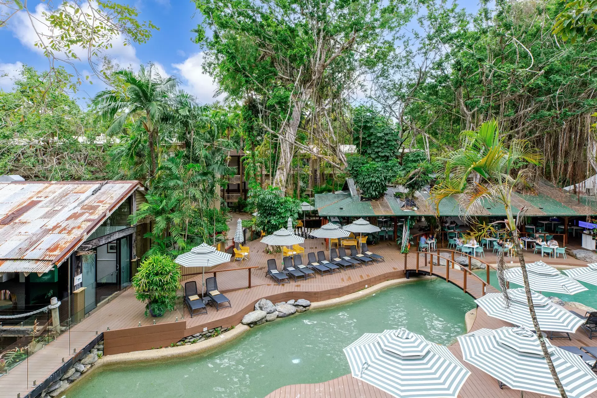 D332/316 Port Douglas Road, Port Douglas Sold by  - image 1