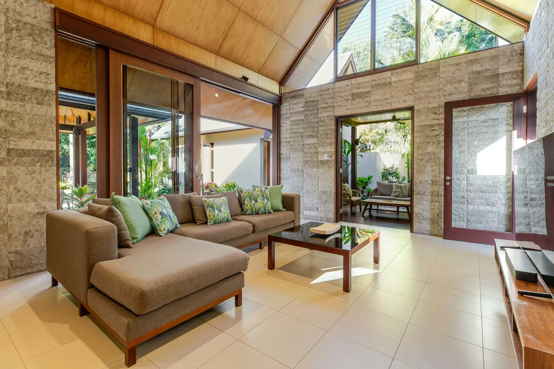 1 Bale Drive, Port Douglas For Sale by Queensland Sotheby's International Realty - image 1
